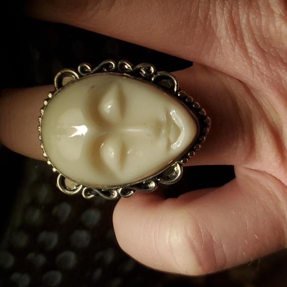 New White Carved Goddess Face 925 Silver Ring. - Picture 3 of 9